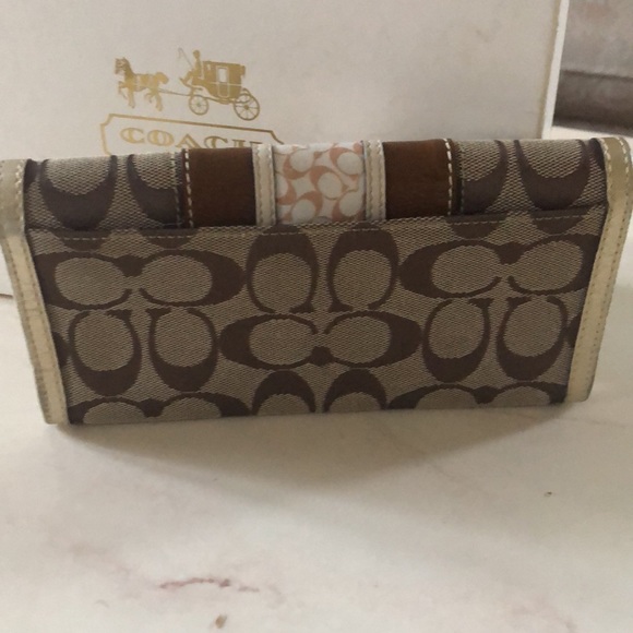 Coach Signature Wallet - Picture 2 of 8